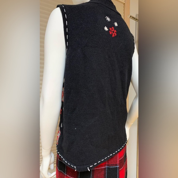 Erika Women’s Christmas Knit Sweater Vest. Size: M - Picture 3 of 6